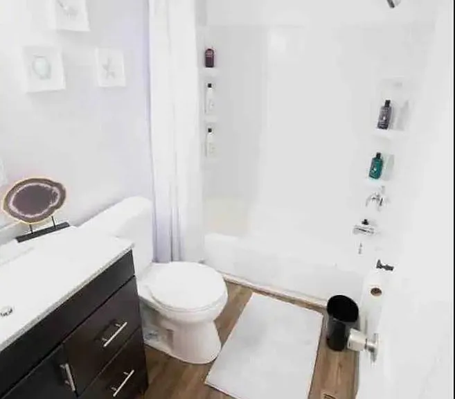OLD PHOTO/not current (Upstairs Bathroom) - alternate set up / idea