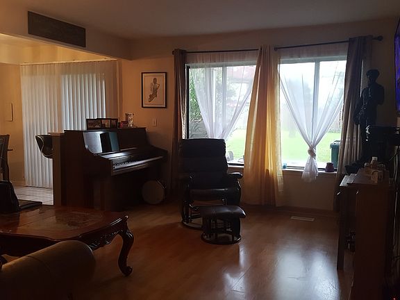 4th image of 12 Elm Ct #12