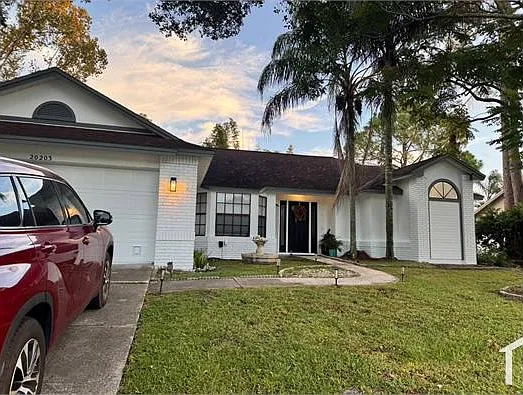 4 bed, 2200 sqft, $3,850 — Photo 2