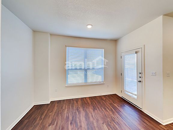 3rd image of 2718 Lillybrook Ln