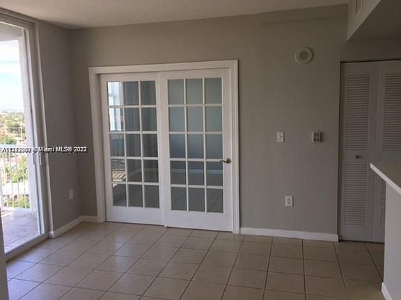 4th image of 1 Glen Royal Pkwy APT 909