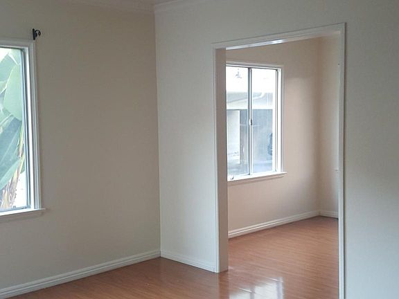 Living Rm / 19' 5" x 12' 10"