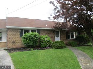 945 Maple Ln, Hanover, PA 17331