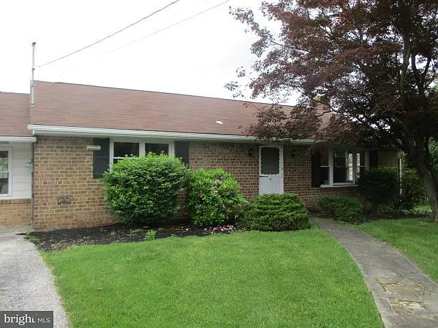 945 Maple Ln photo 1