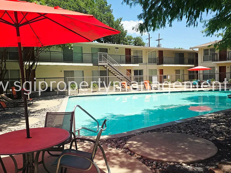 4616 W Lovers Ln — Photo 17