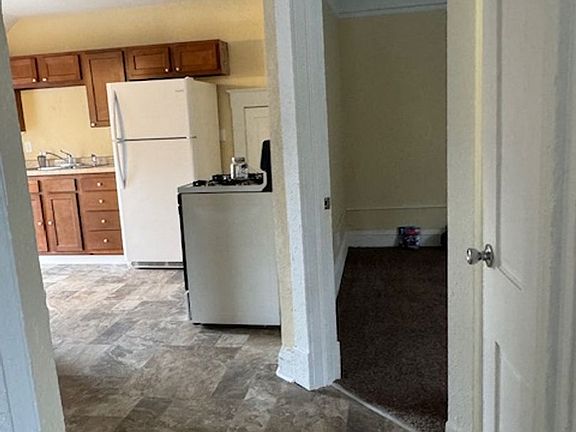5th image of 629 Otter Ave