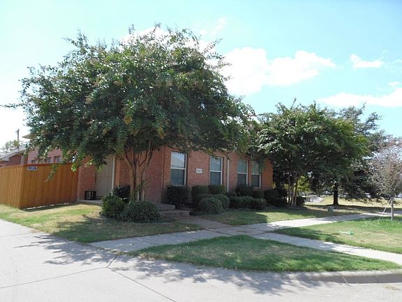 3rd image of 9327 Edinburgh Ln