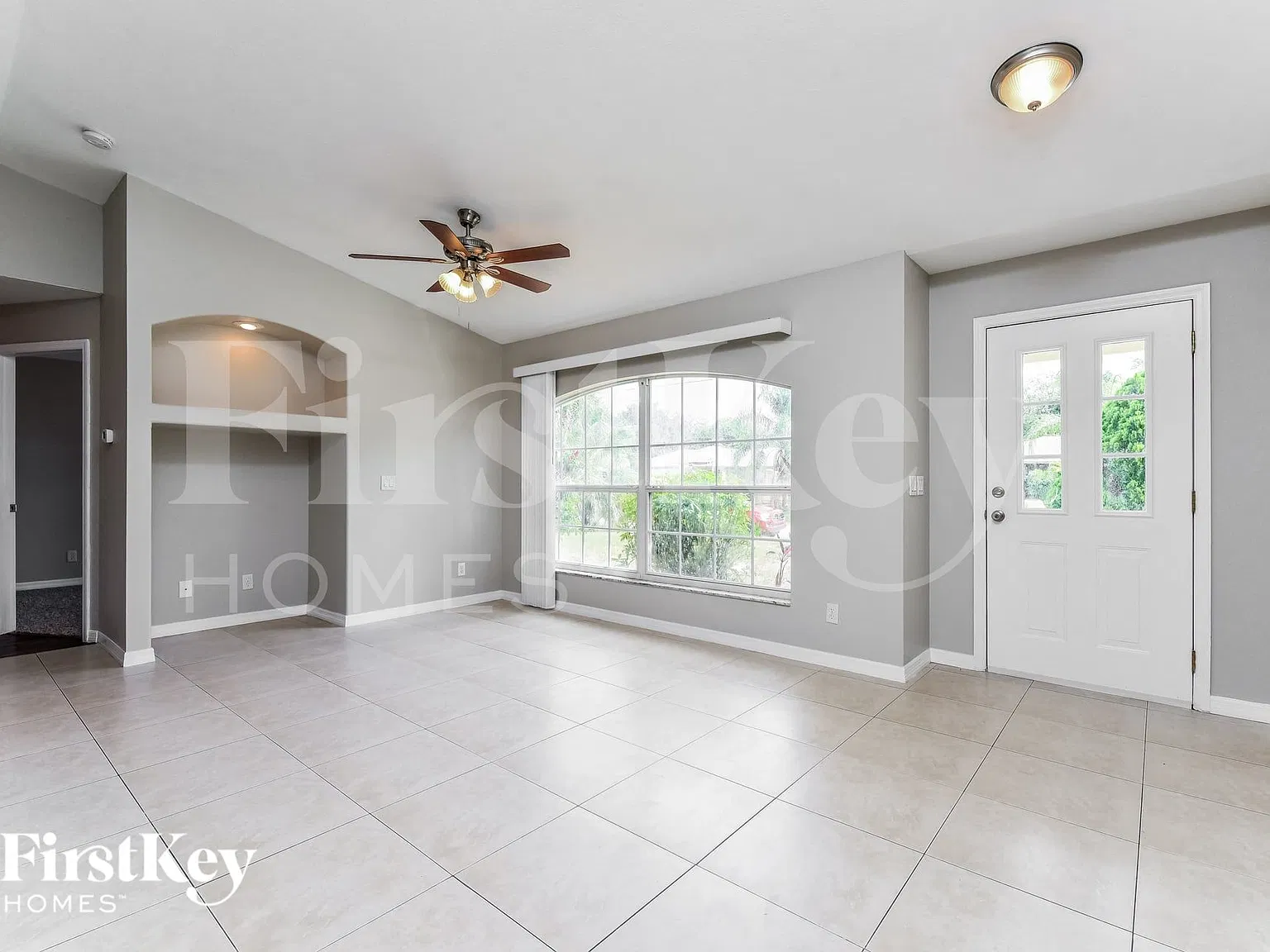 3 bed, 2.0 bath, 1392 sqft, $2,160 — Photo 2