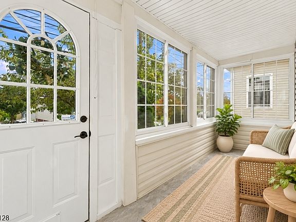 3rd image of 321 Boyden Ave