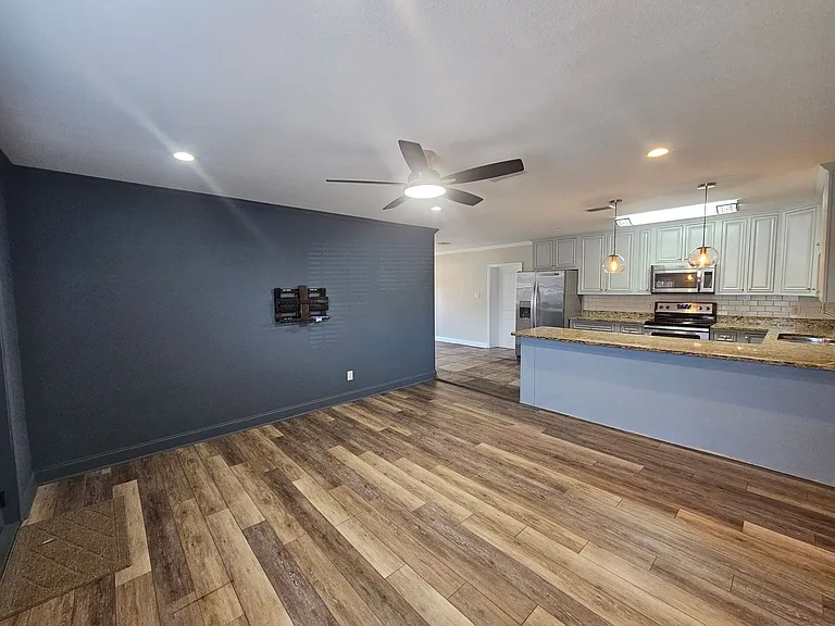 106 N Macarthur Ave — Photo 4
