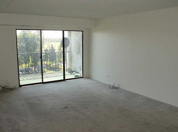 3rd image of 375 Plum Creek Dr APT 311