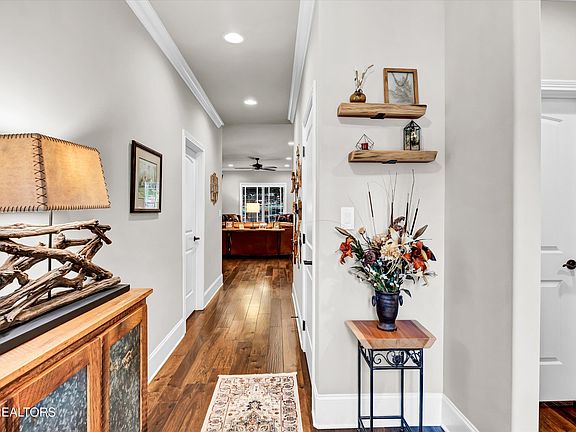 4th image of 251 Savannah Park Dr
