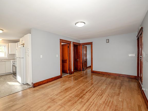 5th image of 103 Walnut St #2
