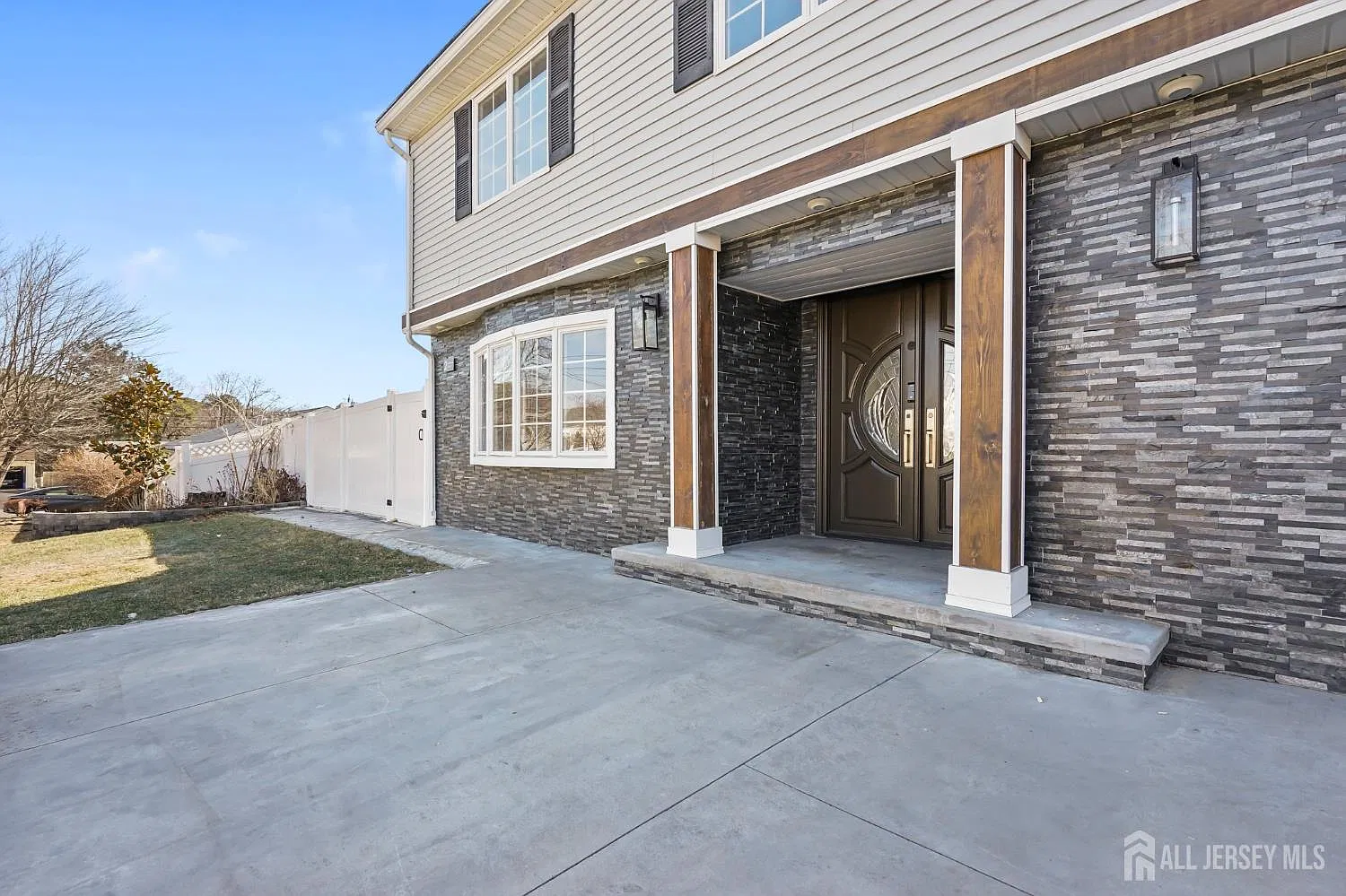 4 bed, 1.5 bath, $3,800 — Photo 2