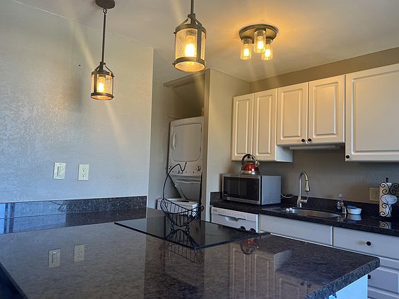 3rd image of 320 Liliuokalani Ave #1702-1