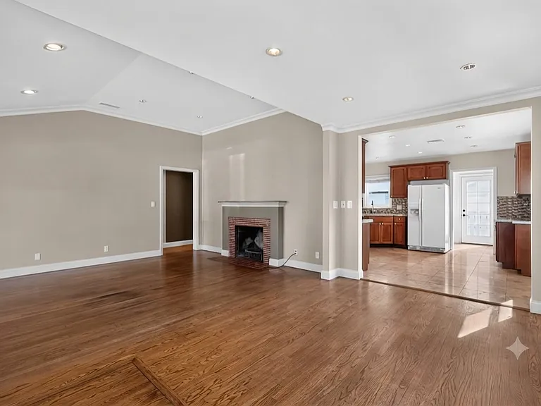 7742 Dunbarton Ave — Photo 7