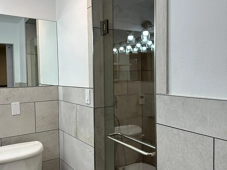 1325 Mesa Dr — Photo 3