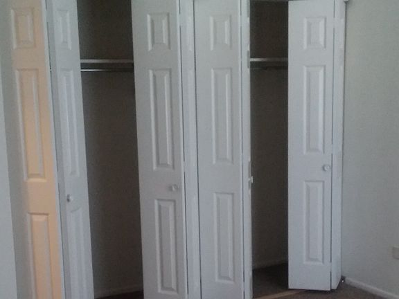 4th image of 709 Sandra Dr #1
