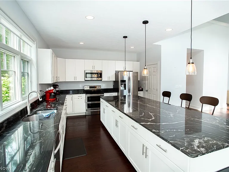 216 Ashbourne Dr — Photo 9