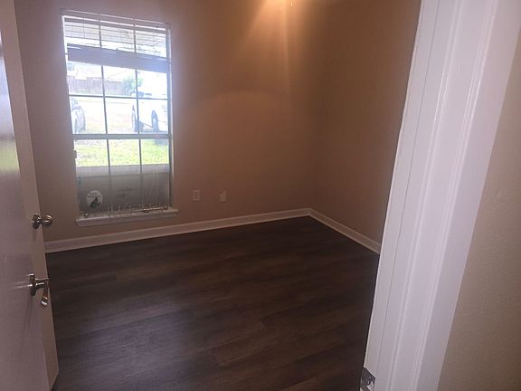 5th image of 34 Pembrook Cir