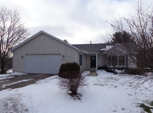 2511 Lakeview Dr, Wonder Lake, IL 60097