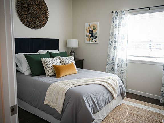 4th image of 2602 N Cascade Ave #102