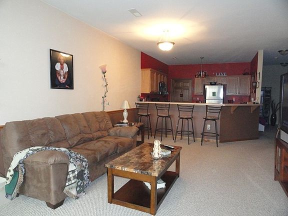 4th image of 752 Bridlewood Dr Unit E