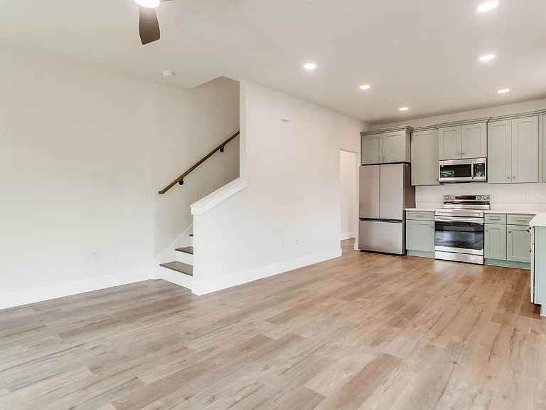16 S M St — Photo 2