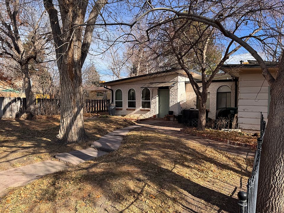 Private entrance, patio, fenced yard.