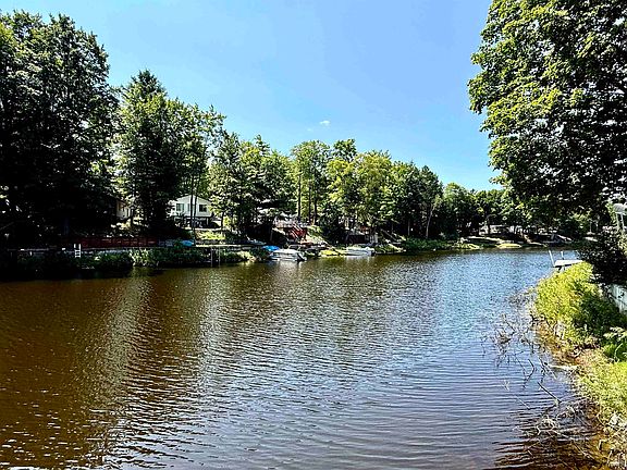 2nd image of 2444 Boman Rd