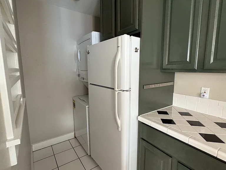 1543 Oxford St #1 — Photo 10