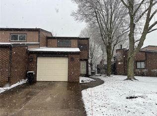 947 Morningstar Dr, Akron, OH