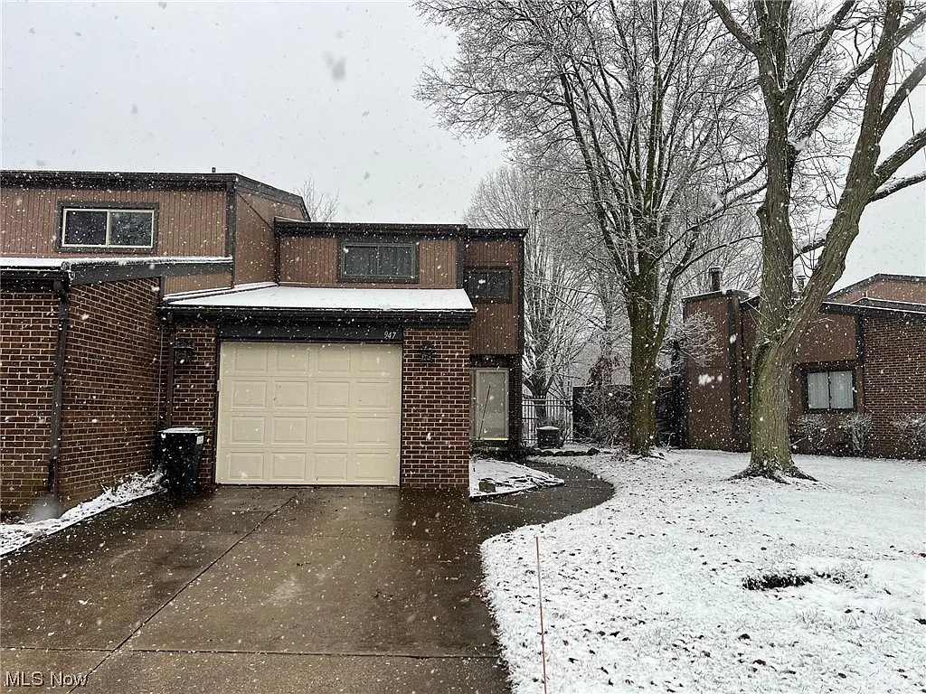 947 Morningstar Dr photo 1