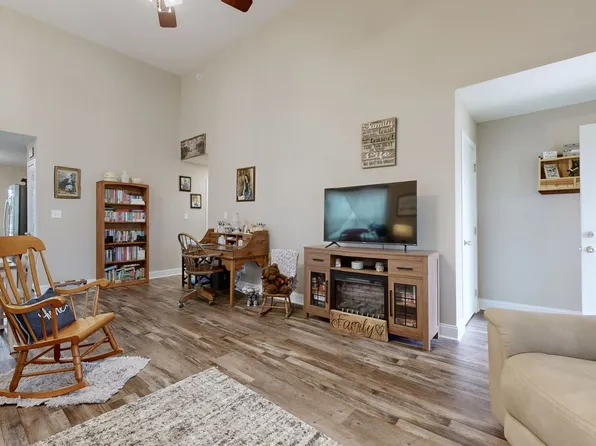 1268 Cardinal Creek Dr, Clarksville, TN 37040