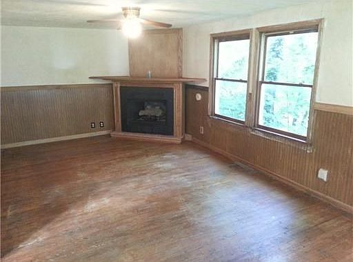 2nd image of 10466 Glenwood Ave