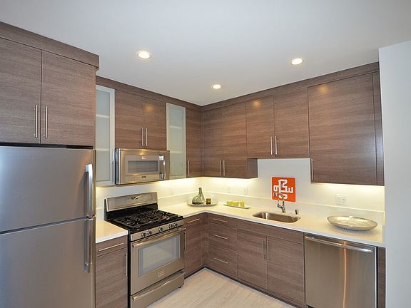 4th image of 1427 7th St APT 204