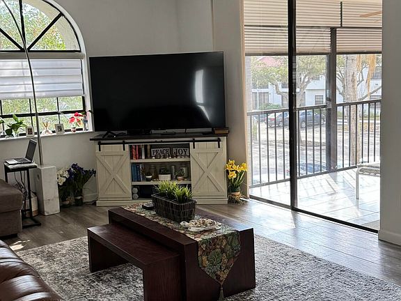 3rd image of 5267 Europa Dr APT N