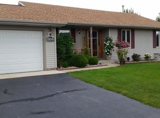 205 Inverness Trl, McHenry, IL 60050