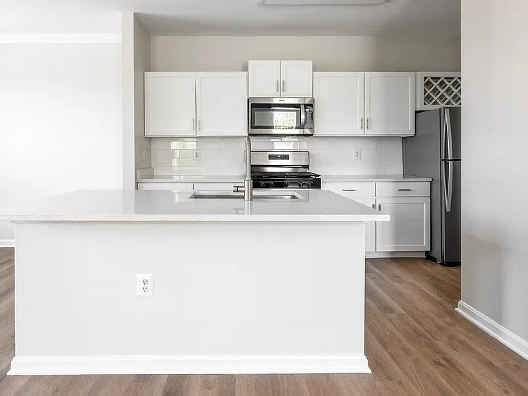 Cameron Court — Photo 15