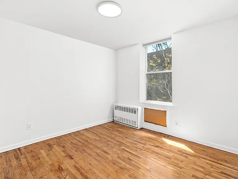320 W 22nd St #3A — Photo 5