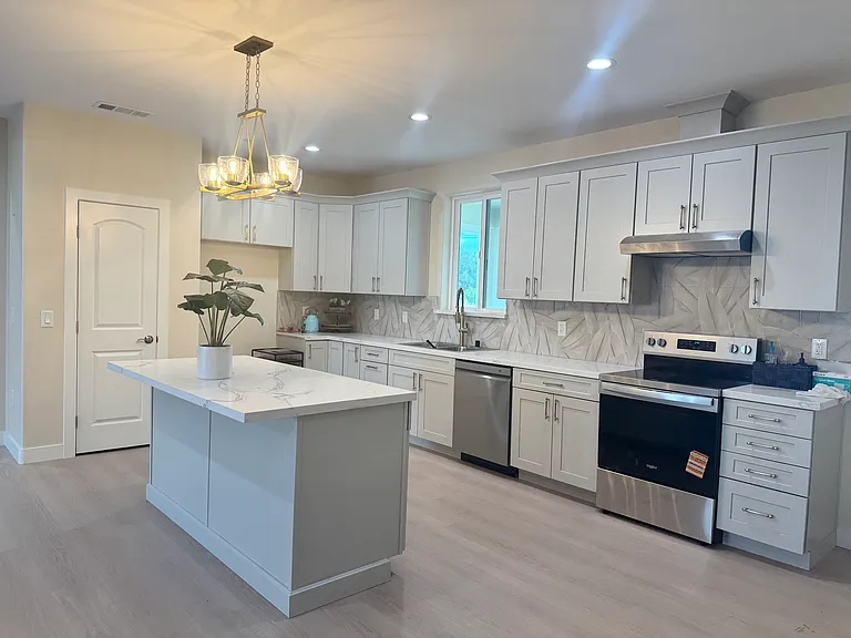 800 Las Animas Ave — Photo 5