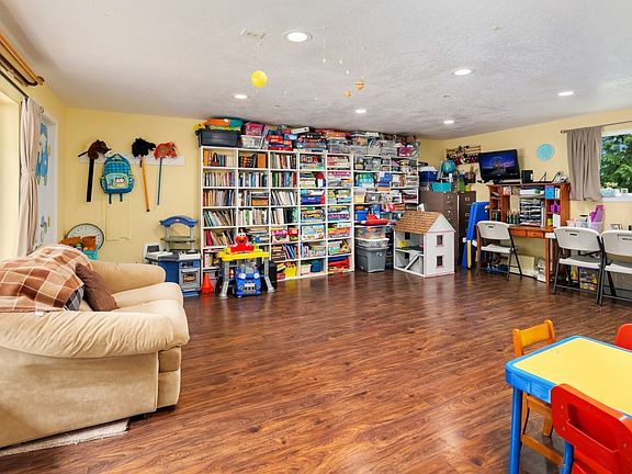 3rd image of 4619 188th St NW