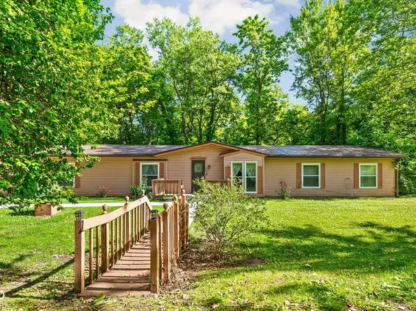 2868 W Garden Dr, Greenfield, IN 46140