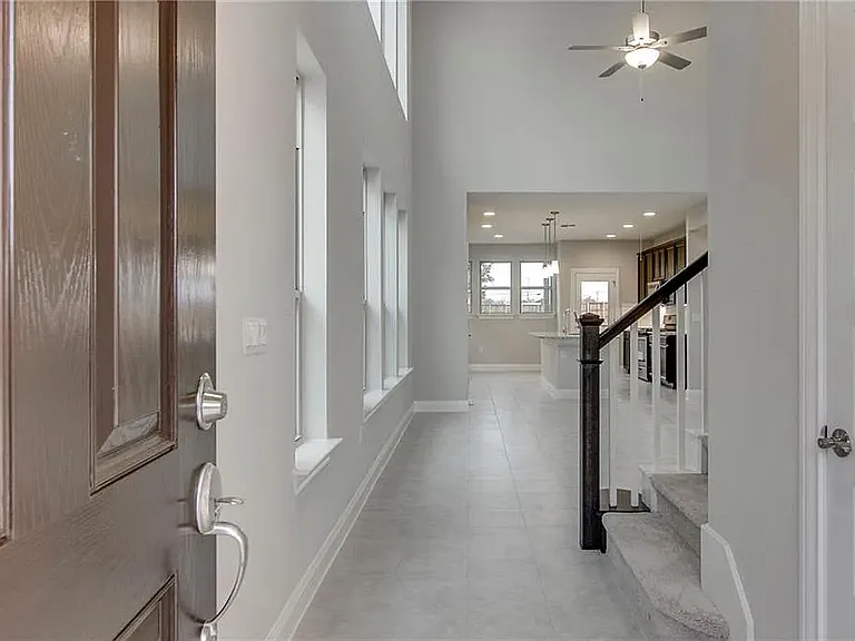 9205 Gynerium Dr — Photo 3