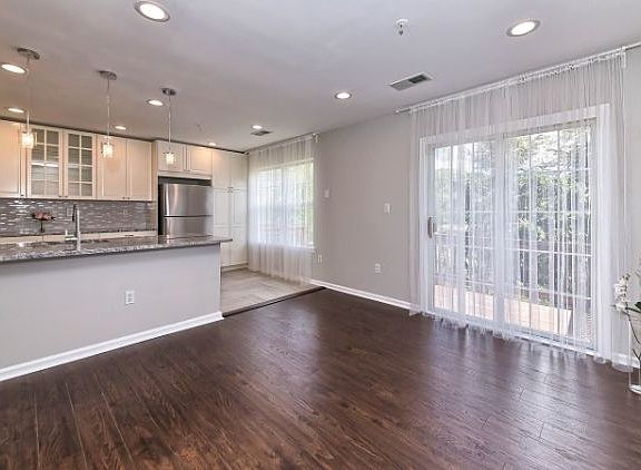 2nd image of 44 Greenbrook Dr