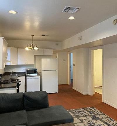 2nd image of 918 Lowerline St #B