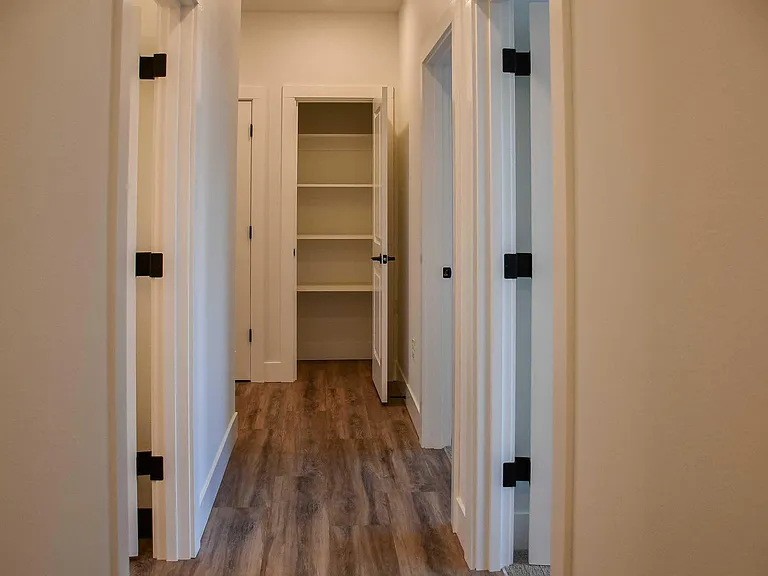 Lakeview Apartments — Photo 27