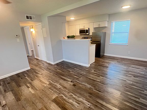 5th image of 4624 Miller Ave #101