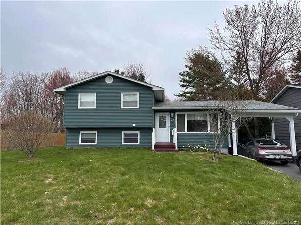23 Barker St, Oromocto, NB E2V 2K4