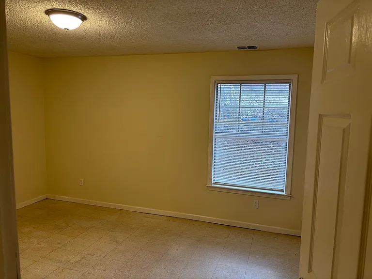641 McWhirter Ave — Photo 7
